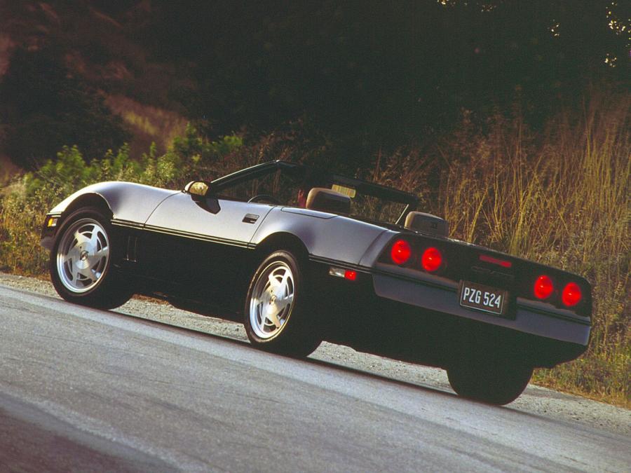  Chevrolet Corvette Convertible 1986 года  (фото 11 из 23)